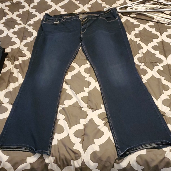 Levis - Picture 2 of 4